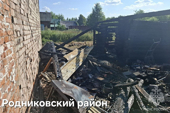 В Лежневском районе при пожаре пострадал 81-летний мужчина 